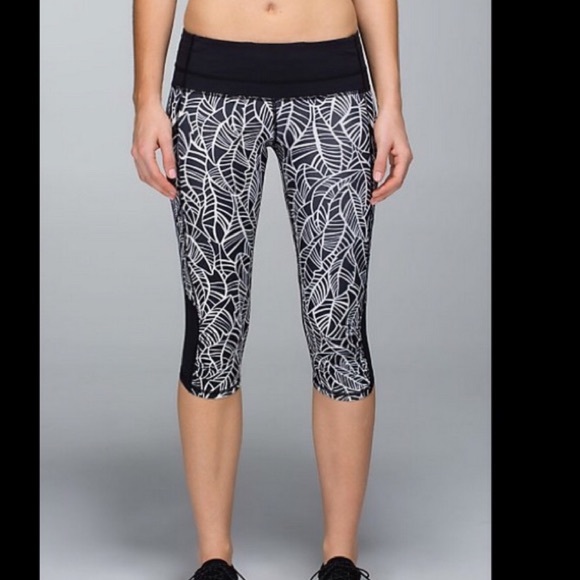 Run A Marathon Crop II in Palm Print w/ Mesh Back - Picture 3 of 8